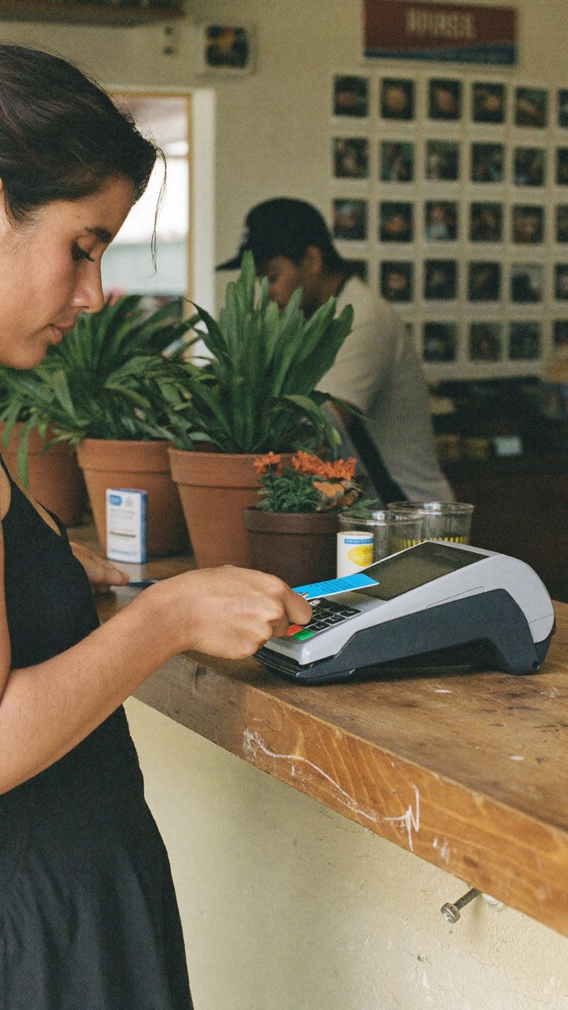 Pago con tarjeta en un local